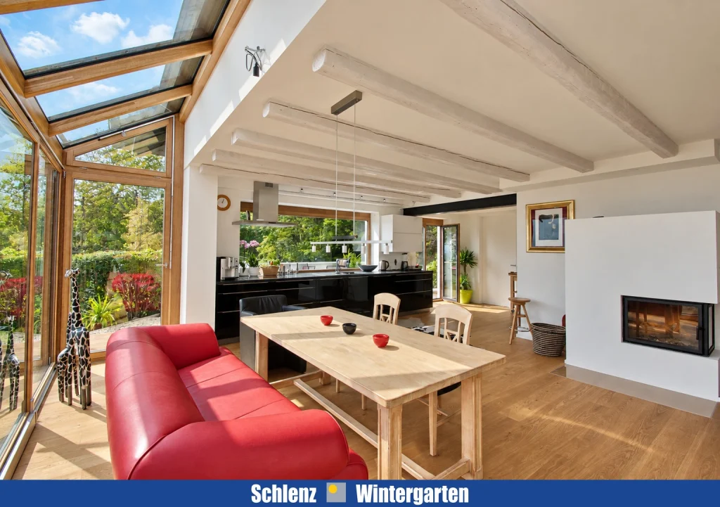 Wintergarten mit Blick in den angrenzenden Wohnbereich mit brennendem Kamin, Referenzobjekt Reifenberg